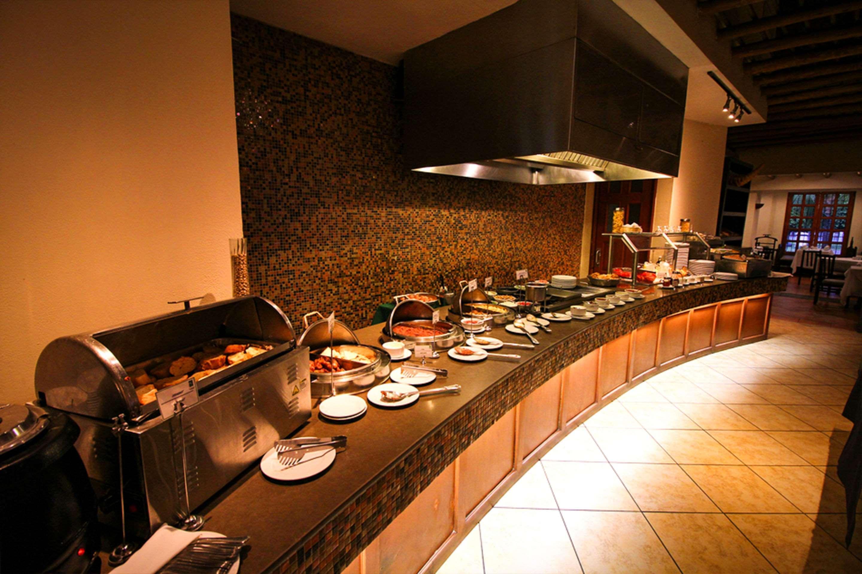 Quality Hotel Real Aeropuerto San Salvador San Luis Bagian luar foto