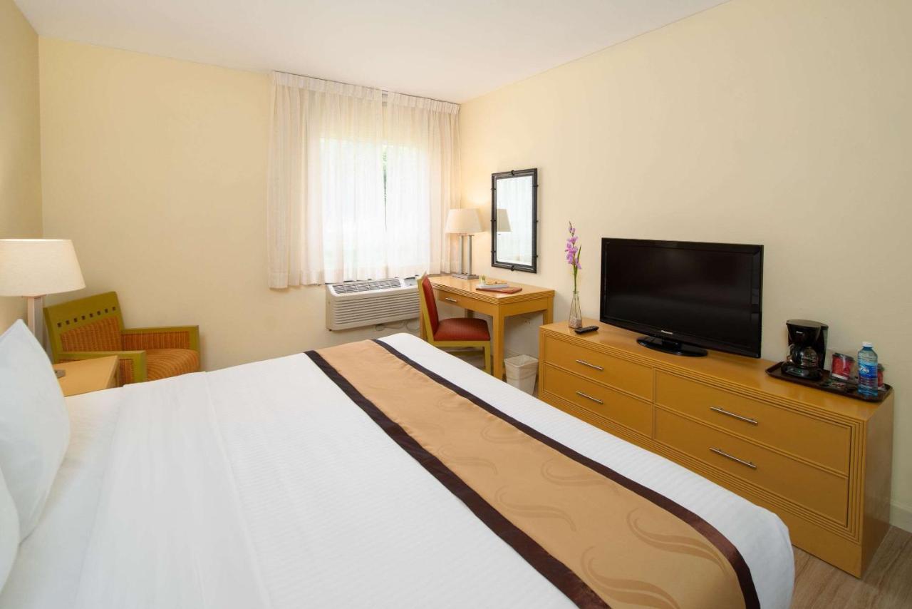 Quality Hotel Real Aeropuerto San Salvador San Luis Bagian luar foto