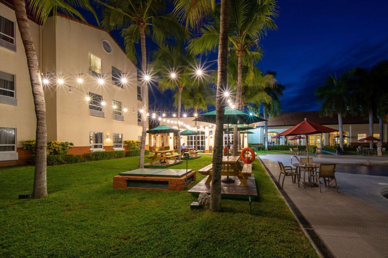 Quality Hotel Real Aeropuerto San Salvador San Luis Bagian luar foto