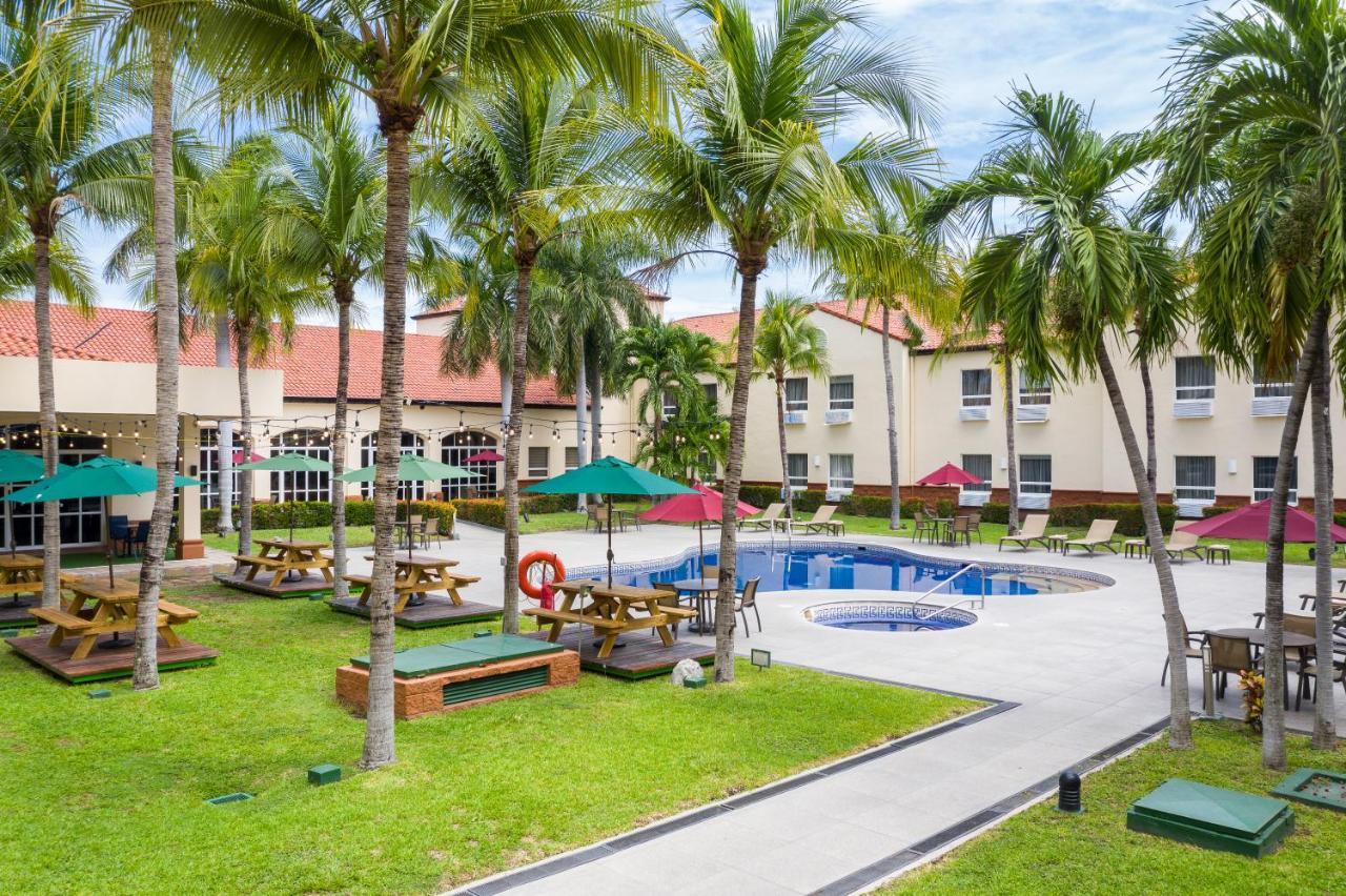 Quality Hotel Real Aeropuerto San Salvador San Luis Bagian luar foto