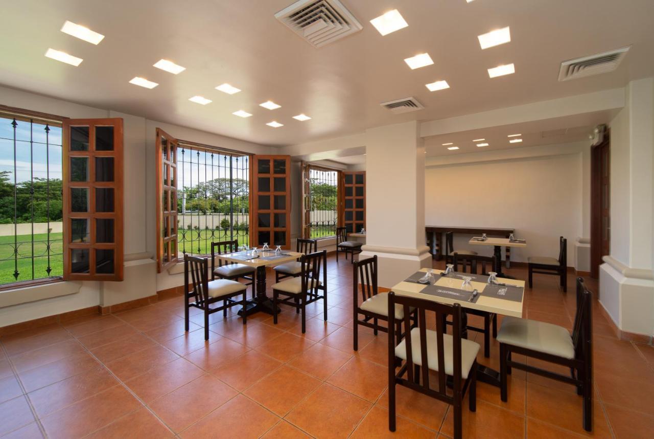 Quality Hotel Real Aeropuerto San Salvador San Luis Bagian luar foto