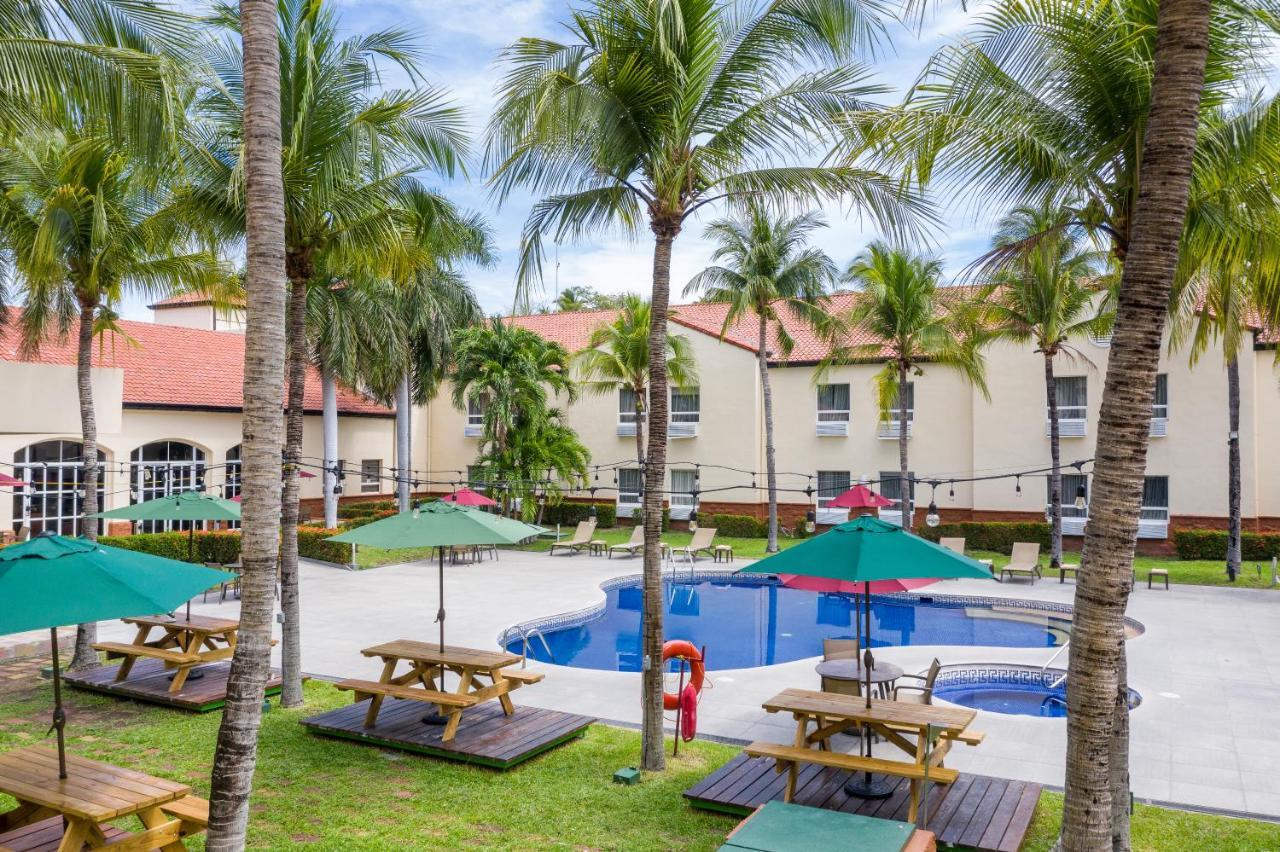Quality Hotel Real Aeropuerto San Salvador San Luis Bagian luar foto