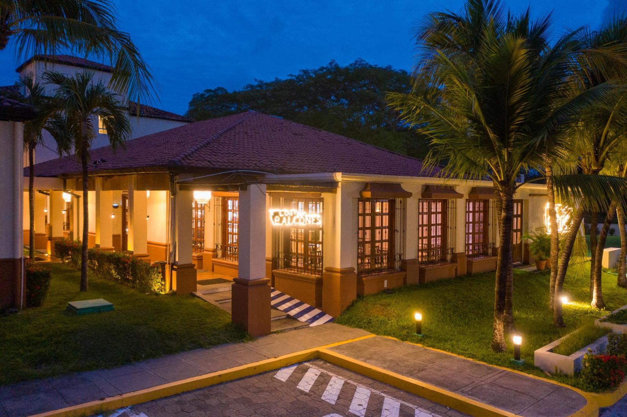 Quality Hotel Real Aeropuerto San Salvador San Luis Bagian luar foto