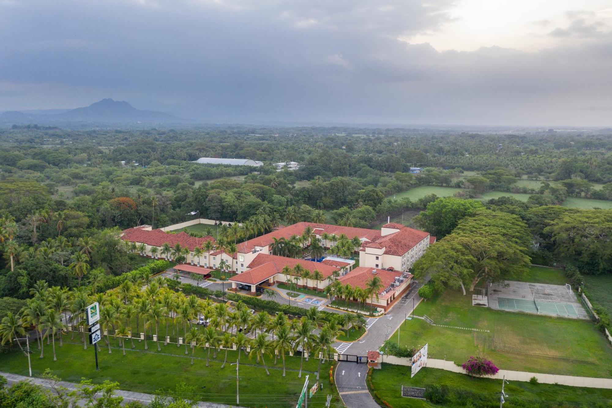 Quality Hotel Real Aeropuerto San Salvador San Luis Bagian luar foto