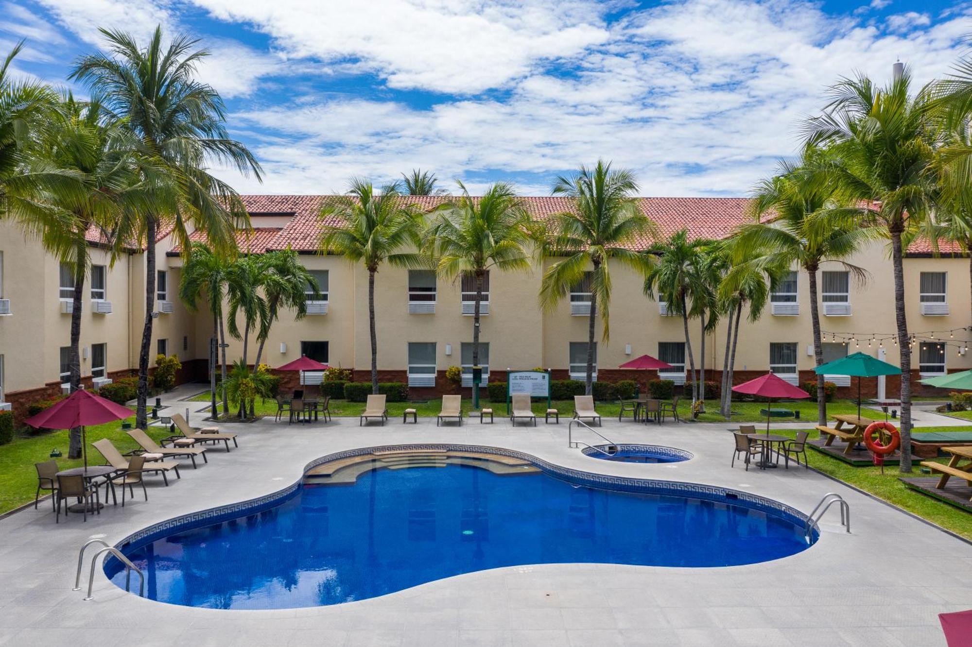 Quality Hotel Real Aeropuerto San Salvador San Luis Bagian luar foto