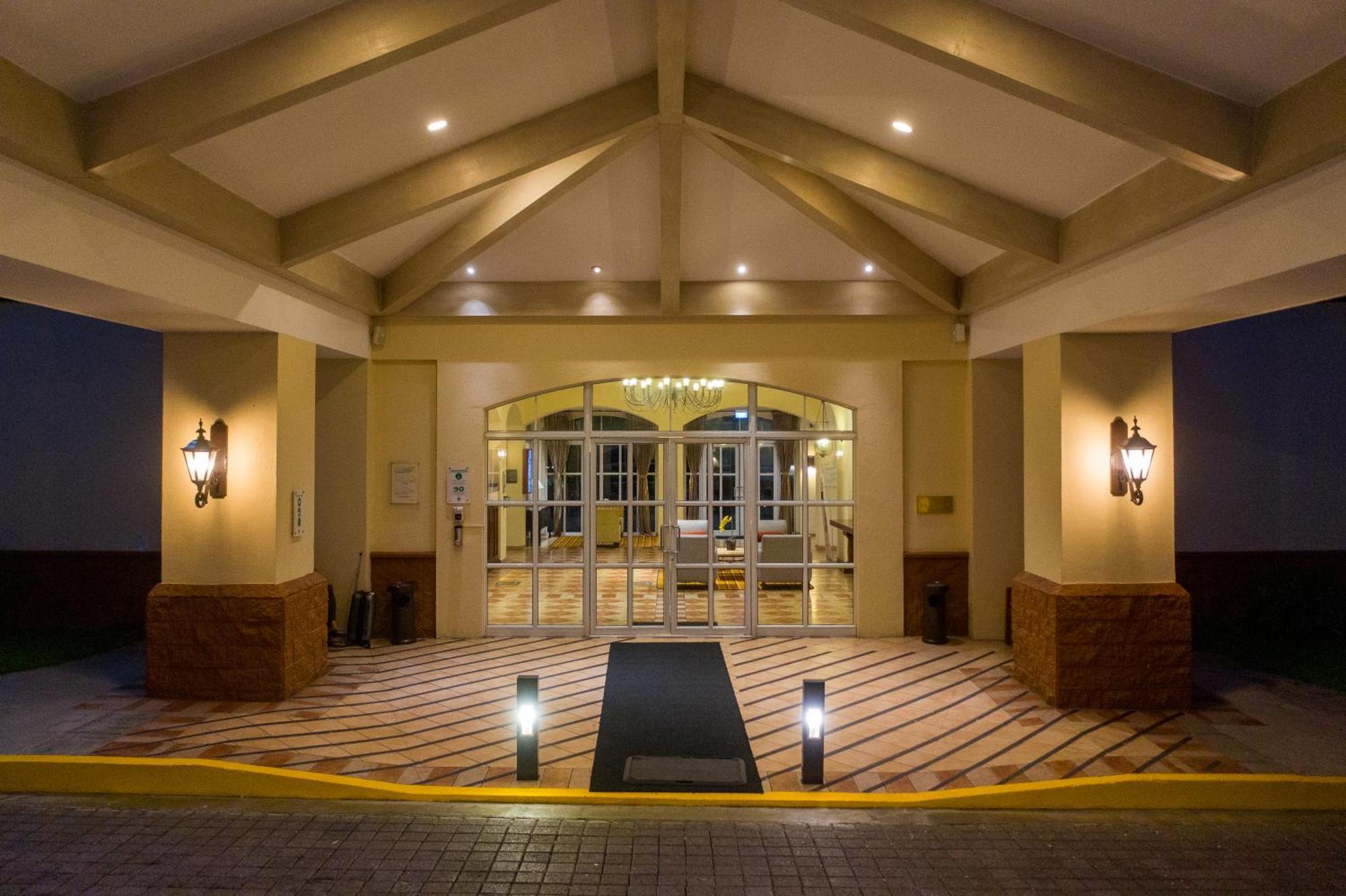 Quality Hotel Real Aeropuerto San Salvador San Luis Bagian luar foto