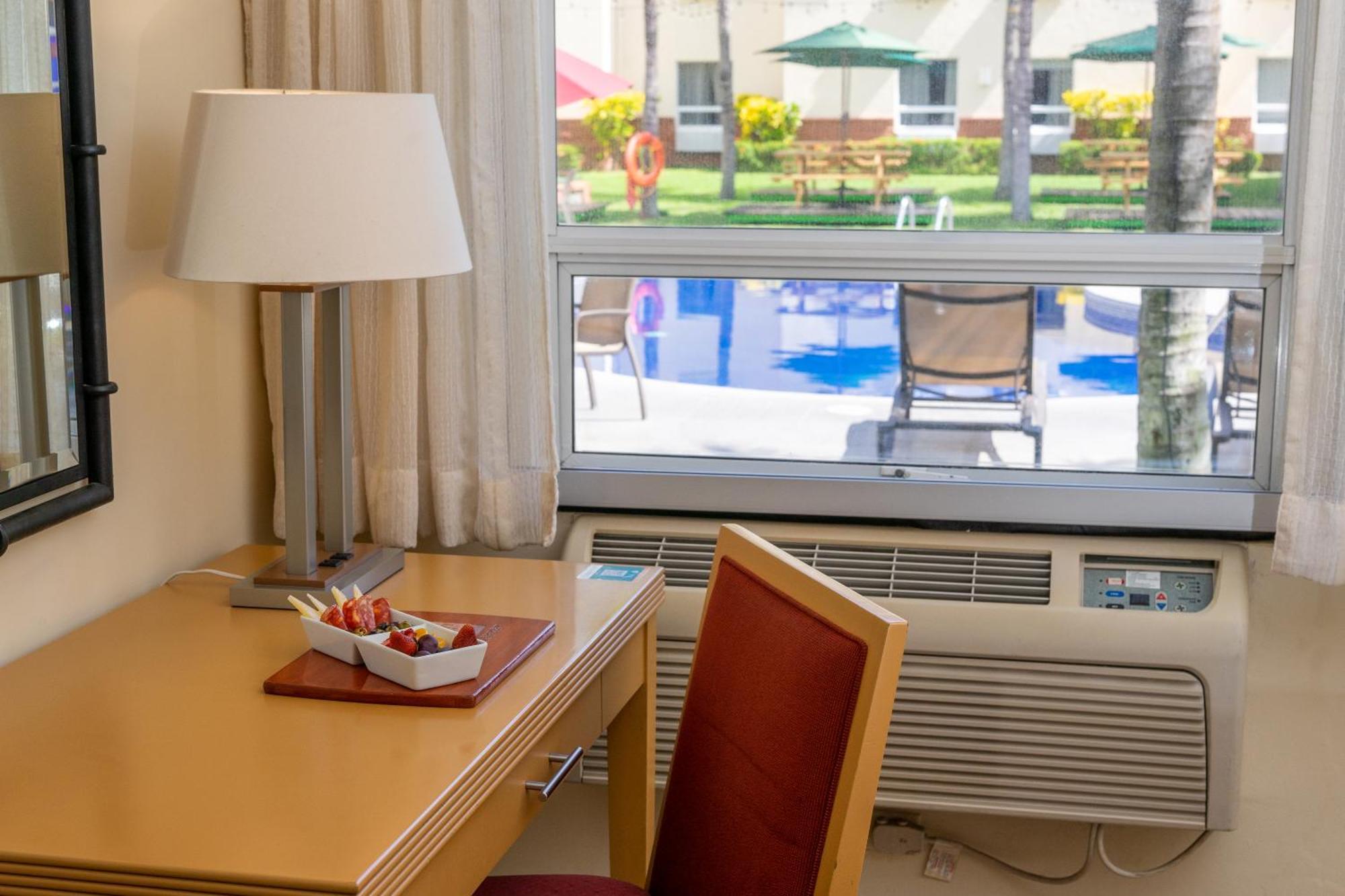 Quality Hotel Real Aeropuerto San Salvador San Luis Bagian luar foto